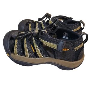 Keen 11 Boys Children Black Olive Green Hiking Waterproof Outdoor Sandals